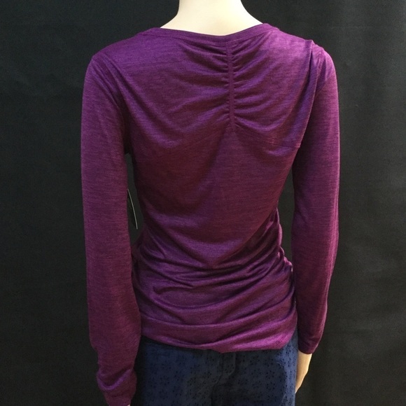 Long Sleeve Athletic Top NWT - Picture 3 of 4